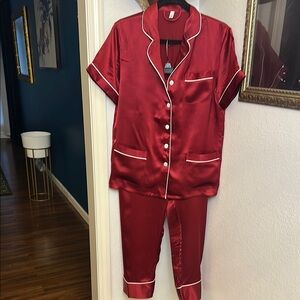 Women's Lilysilk Trimmed Pajama set sz small.